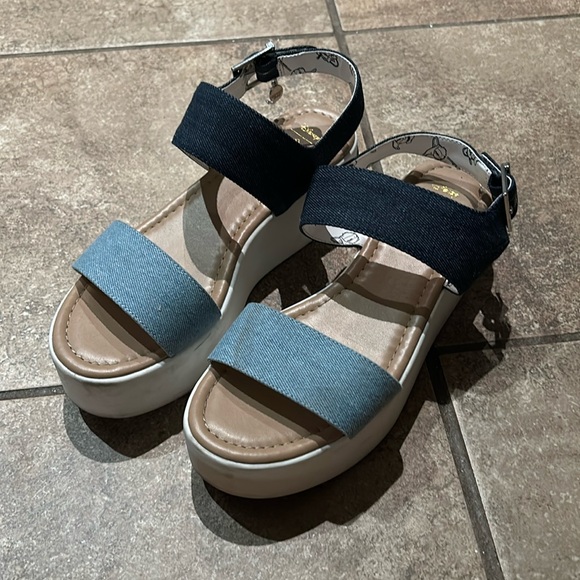 Spring Donald Duck sandals - Picture 2 of 9